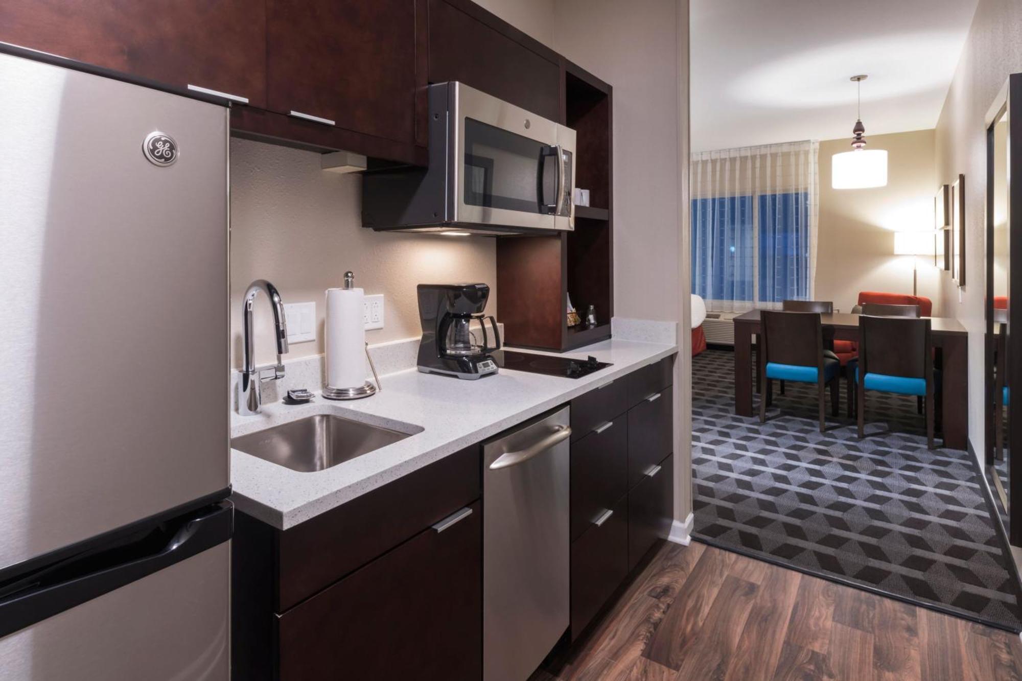 Towneplace Suites By Marriott Хейс Экстерьер фото
