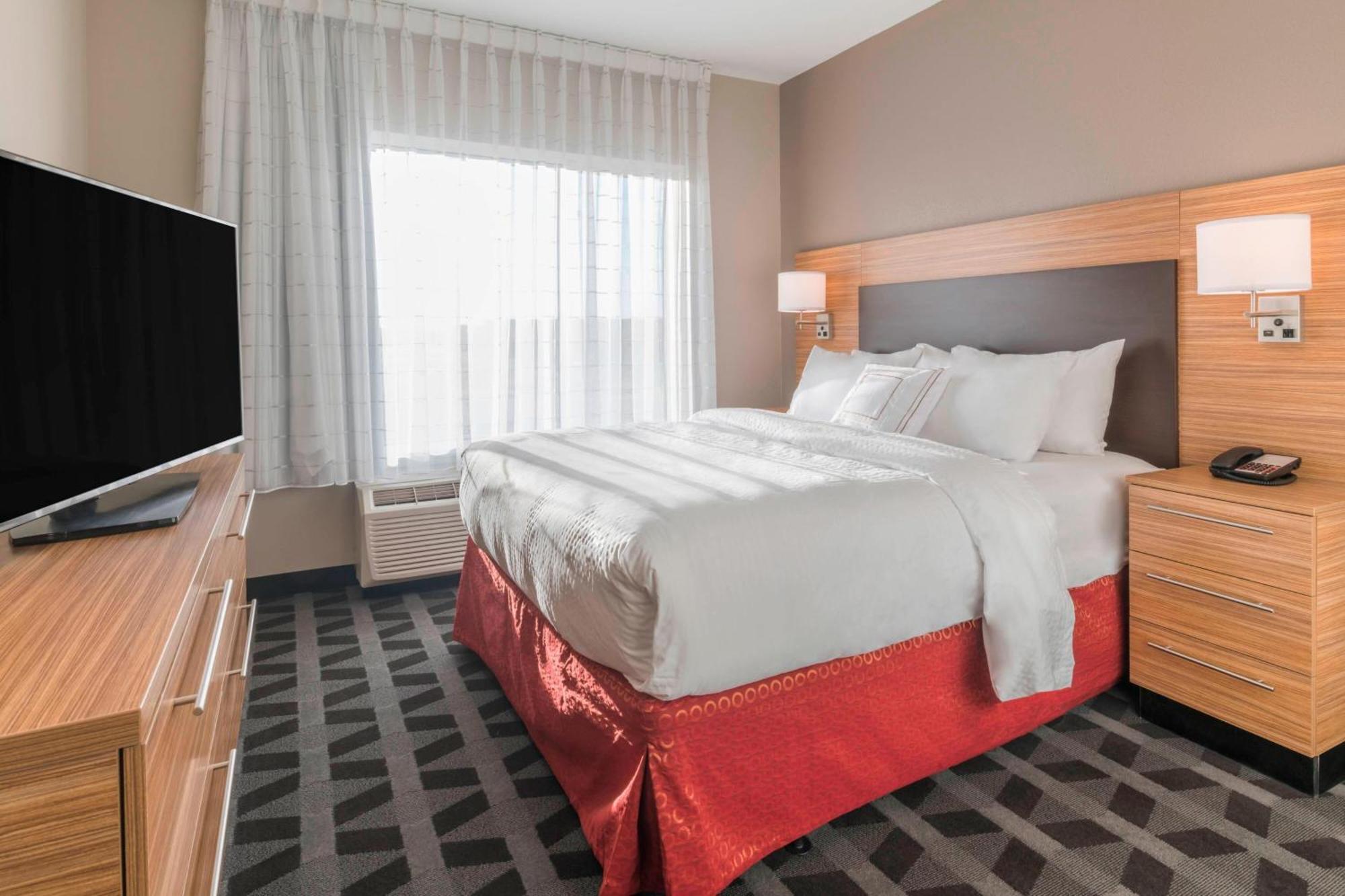 Towneplace Suites By Marriott Хейс Экстерьер фото