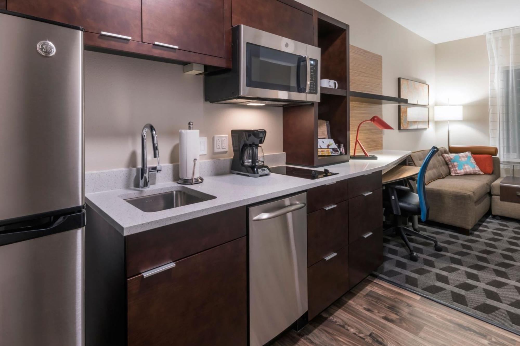 Towneplace Suites By Marriott Хейс Экстерьер фото