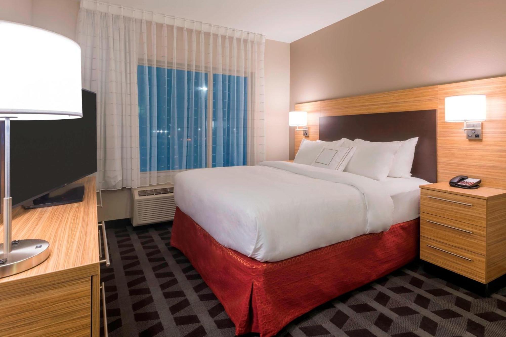 Towneplace Suites By Marriott Хейс Экстерьер фото
