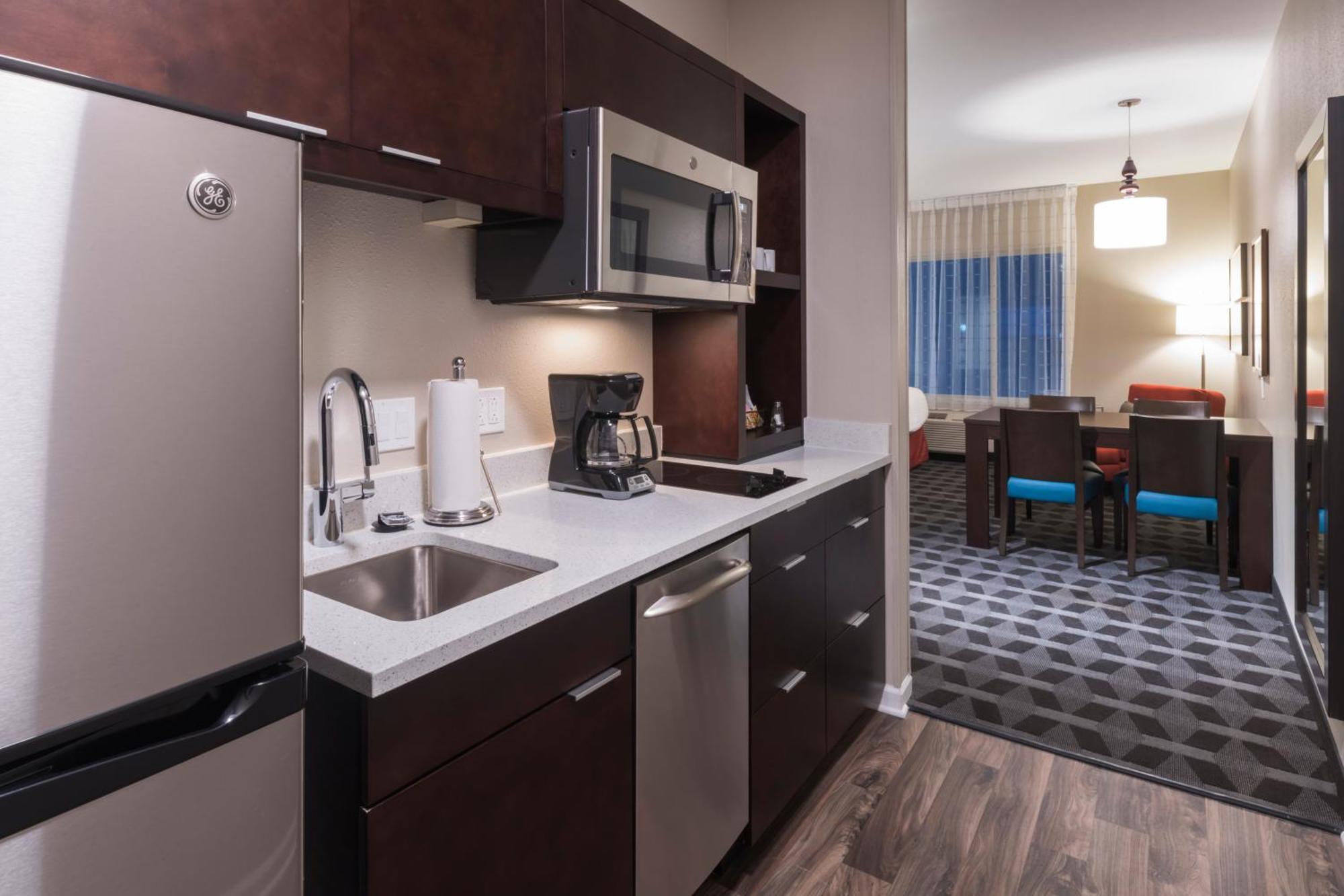 Towneplace Suites By Marriott Хейс Экстерьер фото
