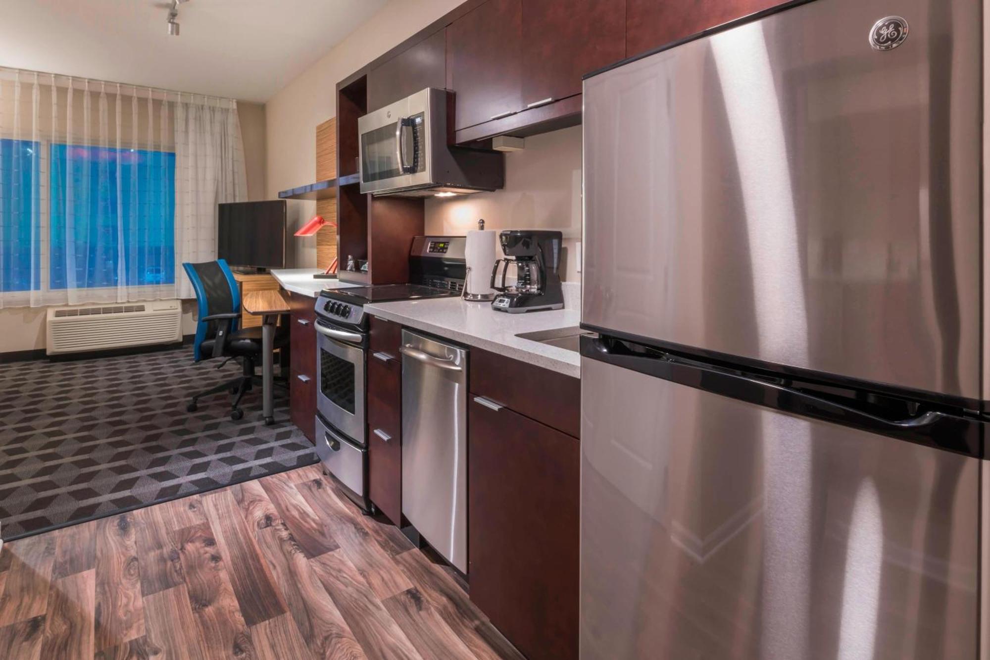 Towneplace Suites By Marriott Хейс Экстерьер фото