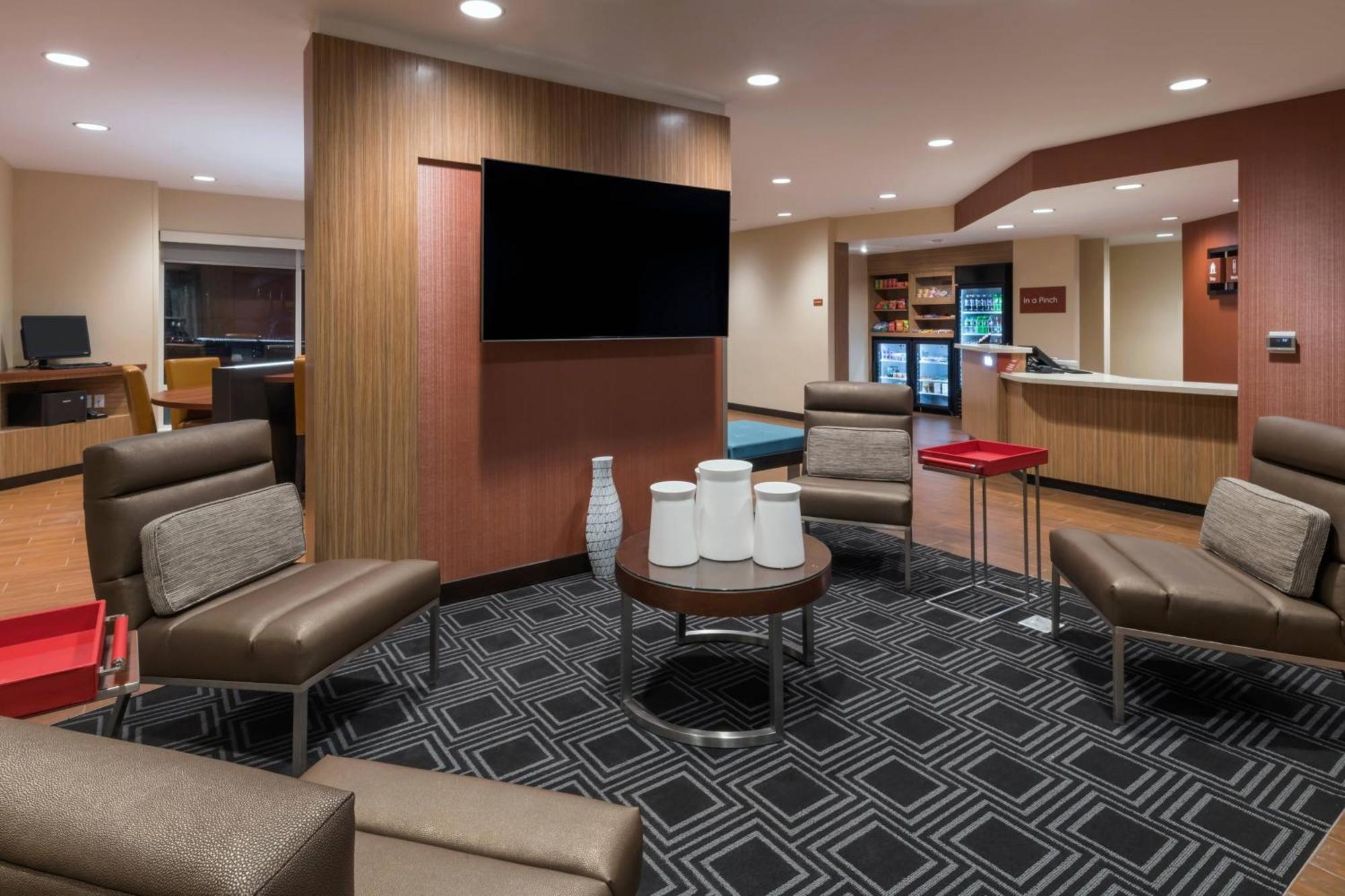 Towneplace Suites By Marriott Хейс Экстерьер фото